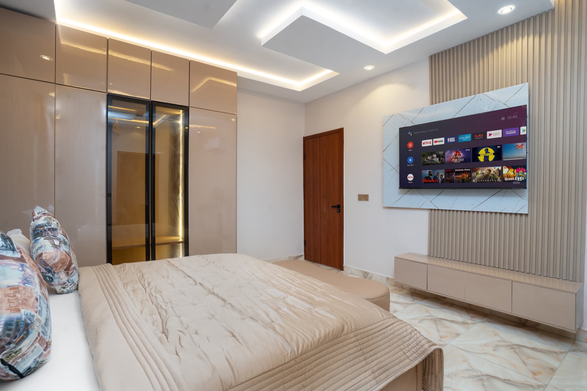 Primary bedroom with Smart TV and mirrored wardrobe