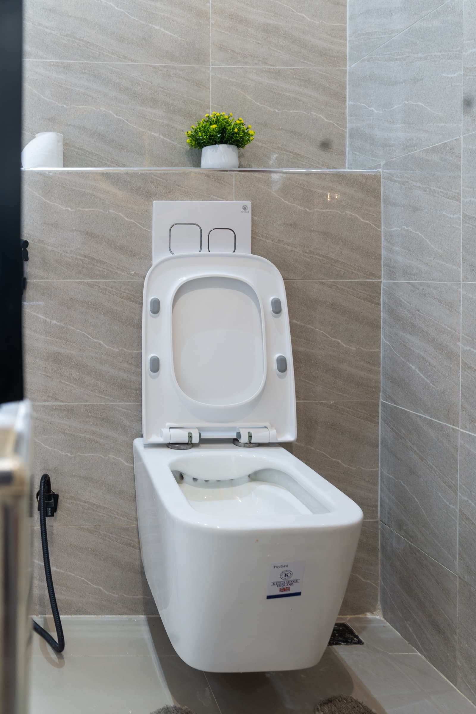Second en-suite bathroom