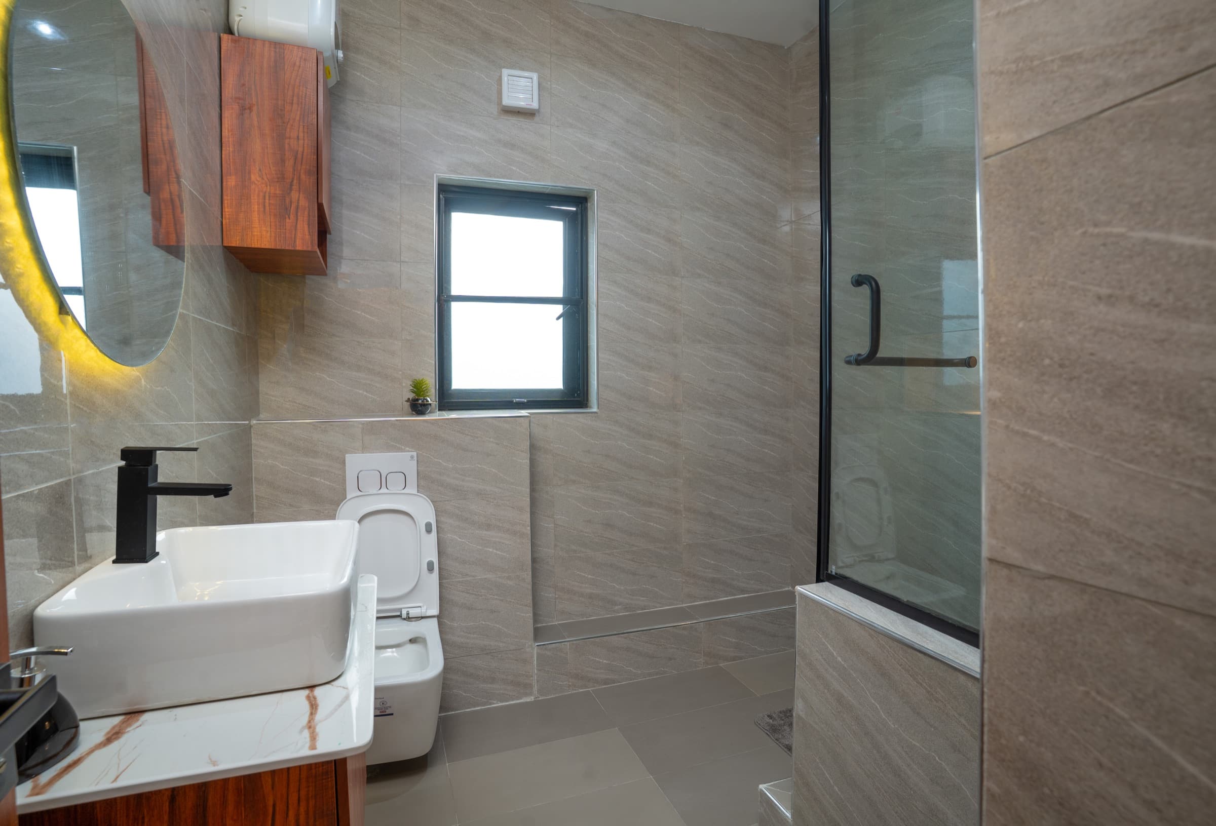 En-suite bathroom with vessel sink and glass shower at Yordson Apartments
